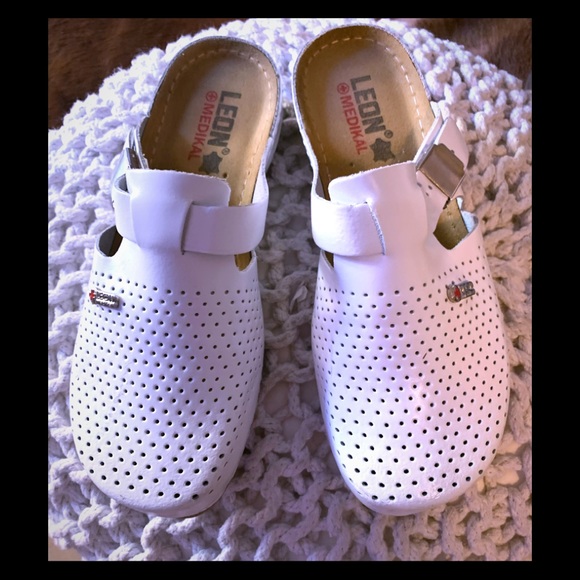 leon clogs